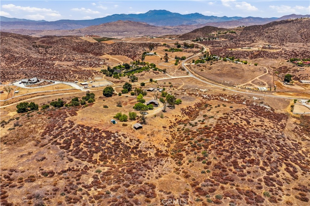 https://media.crmls.org/medias/b34b3a01-e084-4765-b2a6-cfbba7752d4d.jpg?preset=X-Large