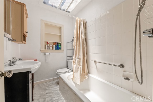 2729 W Main Street, Alhambra CA: https://media.crmls.org/medias/b34b8590-0f6d-4071-be61-5ea160f01b60.jpg