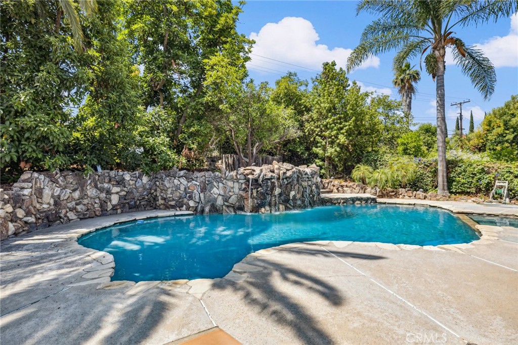 MLS #IV25152411 img 1