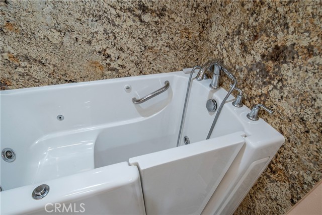 75 Willow Tree Lane, Irvine CA: https://media.crmls.org/medias/b34e75ab-86cd-4ab6-91c7-e7eef4daba15.jpg