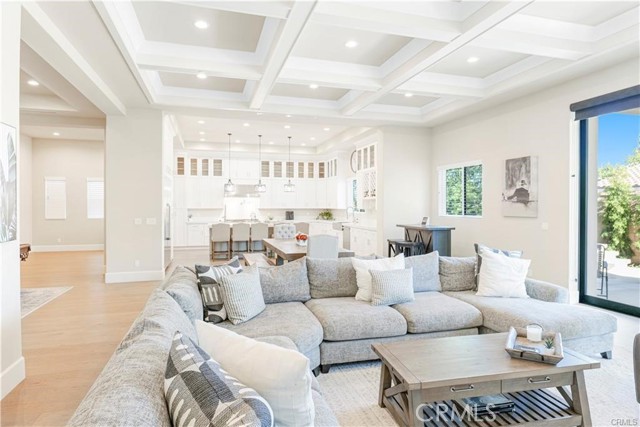 Detail Gallery Image 6 of 30 For 10178 Lightbreeze Cir, Huntington Beach,  CA 92646 - 5 Beds | 5 Baths