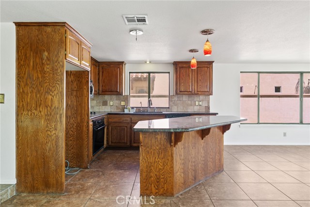 21998 Strawberry Lane, Canyon Lake CA: https://media.crmls.org/medias/b34f9245-06f7-4509-be4c-7fdb427ce92b.jpg