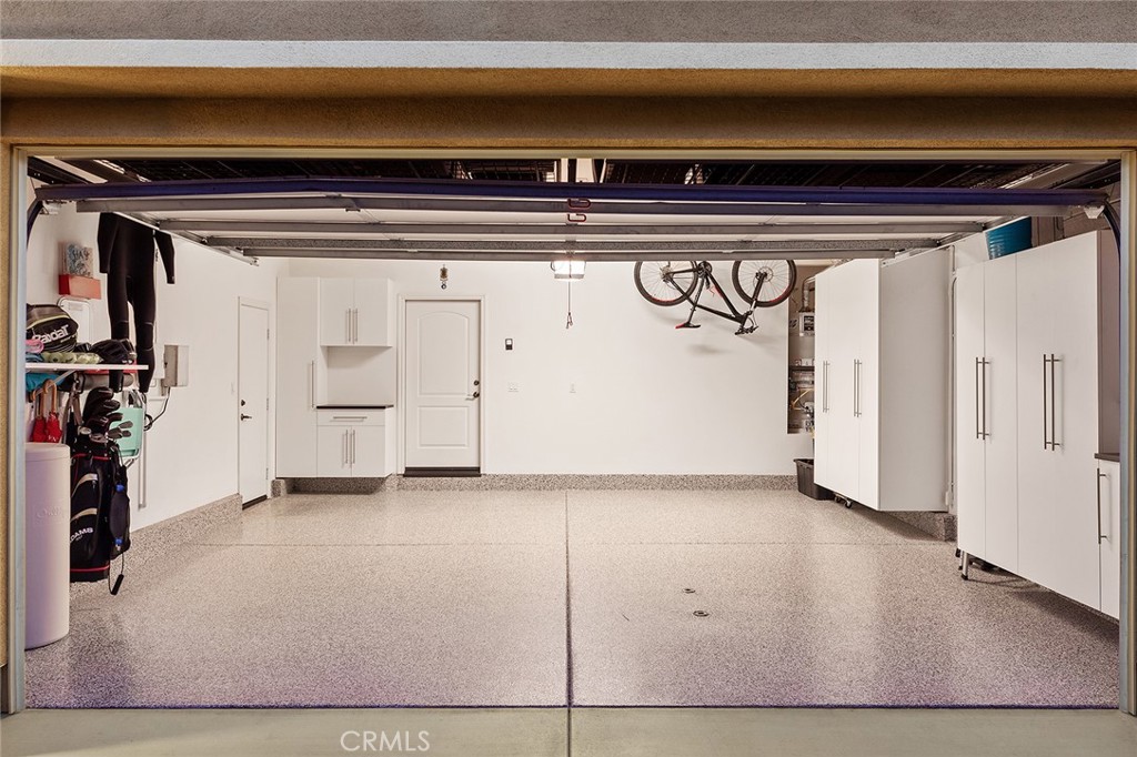 https://media.crmls.org/medias/b34fa546-d05a-46e6-b372-5fa392abca83.jpg?preset=X-Large