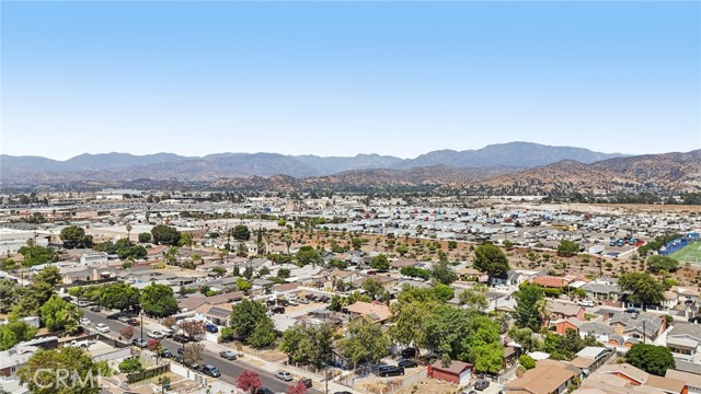 8040 Troost Avenue, North Hollywood CA: https://media.crmls.org/medias/b34fe377-9b5e-4315-9f69-58e7265fe348.jpg