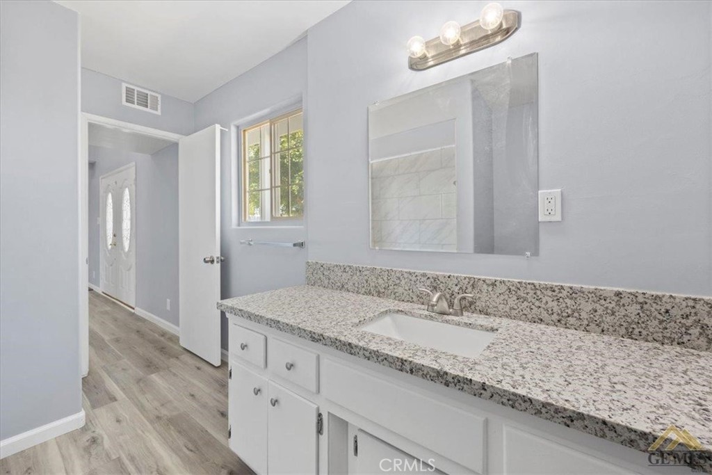 MLS #OC25263234 image #4