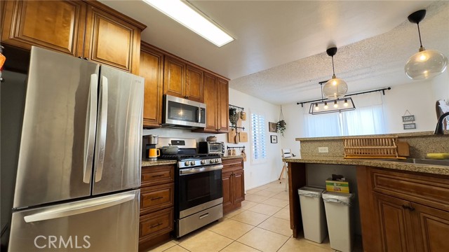 Detail Gallery Image 12 of 36 For 14750 Shadow Dr, Fontana,  CA 92337 - 3 Beds | 2/1 Baths