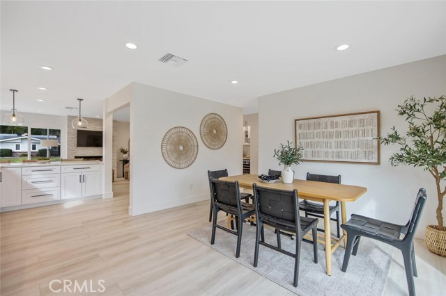 Detail Gallery Image 19 of 43 For 21140 Winterset Dr, Saugus,  CA 91350 - 4 Beds | 2 Baths