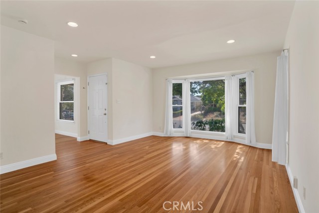 Detail Gallery Image 5 of 28 For 6614 Forbes Ave, Lake Balboa,  CA 91406 - 3 Beds | 1 Baths