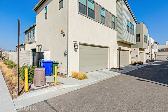 27505 Illumination Court, Valencia CA: https://media.crmls.org/medias/b350bd6e-4f3f-477e-8f30-8adbd11e80c6.jpg