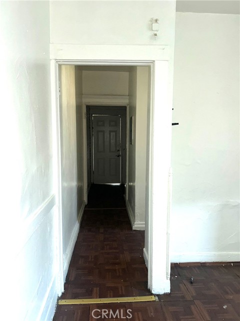 146 E 45th Street, Los Angeles CA: https://media.crmls.org/medias/b350de44-334e-4b38-9055-1570ab86affa.jpg