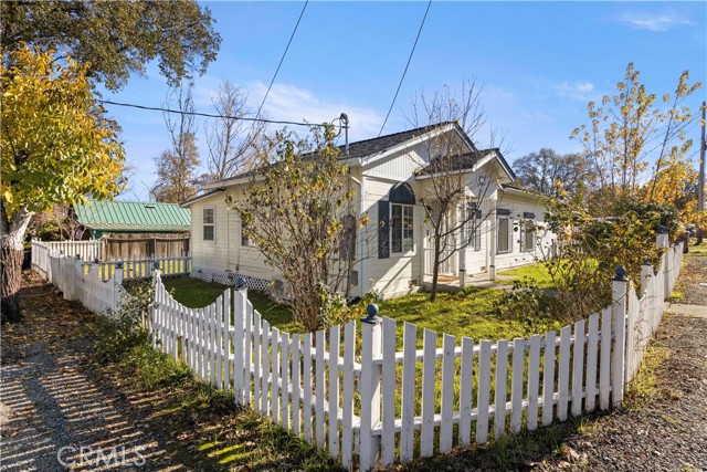 Detail Gallery Image 5 of 63 For 110 S Russell, Lakeport,  CA 95453 - 2 Beds | 1/1 Baths