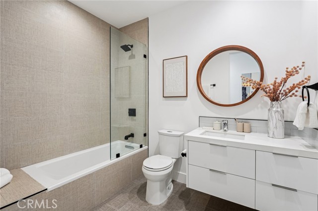 Detail Gallery Image 23 of 34 For 542 N Commonwealth Ave, Silver Lake Los Angeles,  CA 90004 - 3 Beds | 2/1 Baths