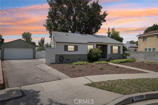 Detail Gallery Image 2 of 58 For 17006 Cantara St, Lake Balboa,  CA 91406 - 3 Beds | 2 Baths