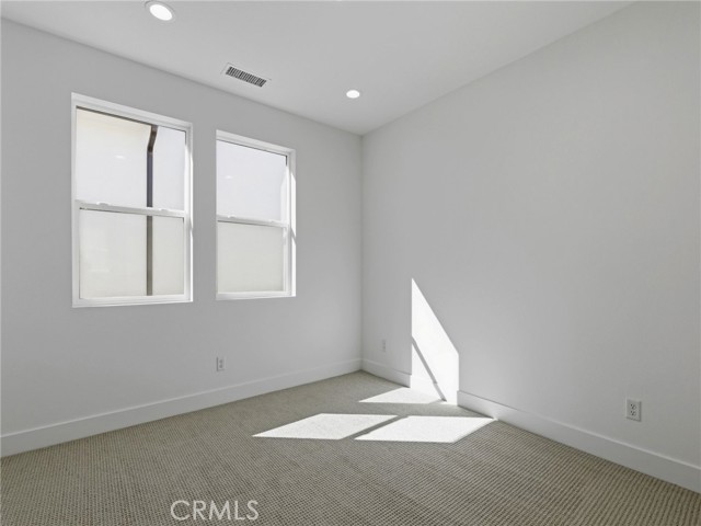 27627 Juniper Lane, Valencia CA: https://media.crmls.org/medias/b3522362-dc2d-44c9-ae42-9cb494daf9fd.jpg