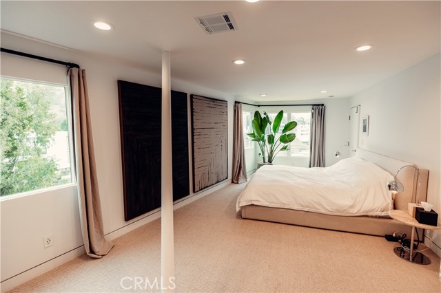 8672 Franklin Avenue, Los Angeles CA: https://media.crmls.org/medias/b35252ed-cd4a-46d8-916b-5f2011152fd9.jpg