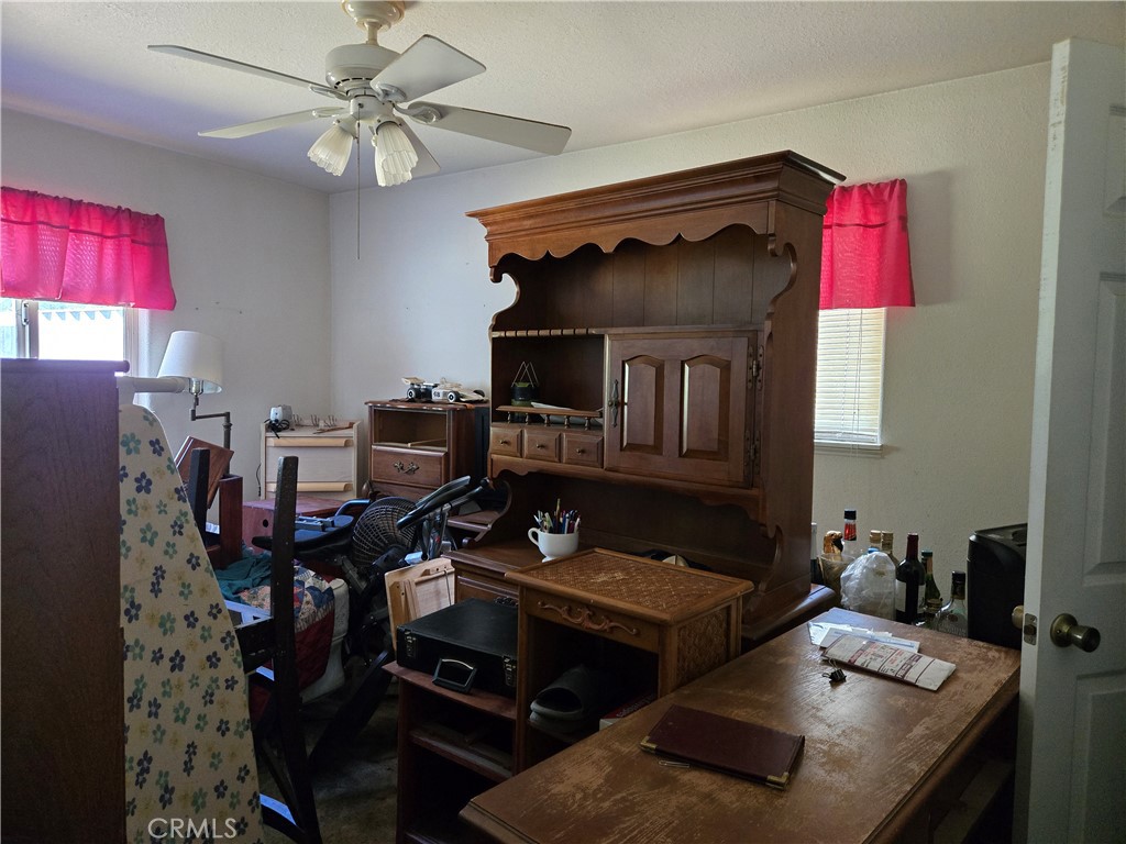 https://media.crmls.org/medias/b3529291-bb47-4ca8-b537-a1980fb75745.jpg?preset=X-Large