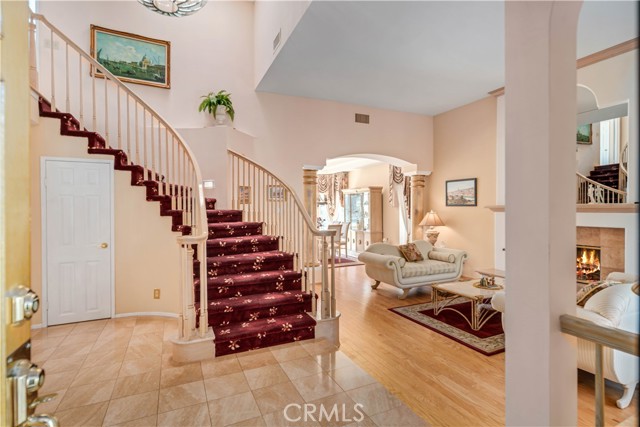 28852 Woodside Drive, Saugus CA: https://media.crmls.org/medias/b352c2ed-f23c-4086-a0b6-4f054c4f3ca7.jpg