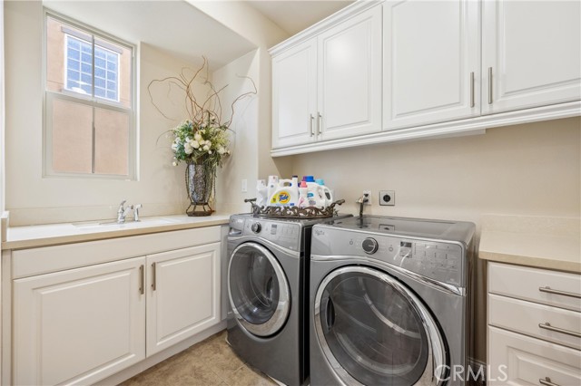 8356 Noelle Drive, Huntington Beach CA: https://media.crmls.org/medias/b352df13-ae4a-4a0c-8d89-27c03db77fbf.jpg