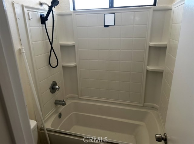 Detail Gallery Image 14 of 33 For 13675 Riverstone Dr, Victorville,  CA 92392 - 3 Beds | 2/1 Baths