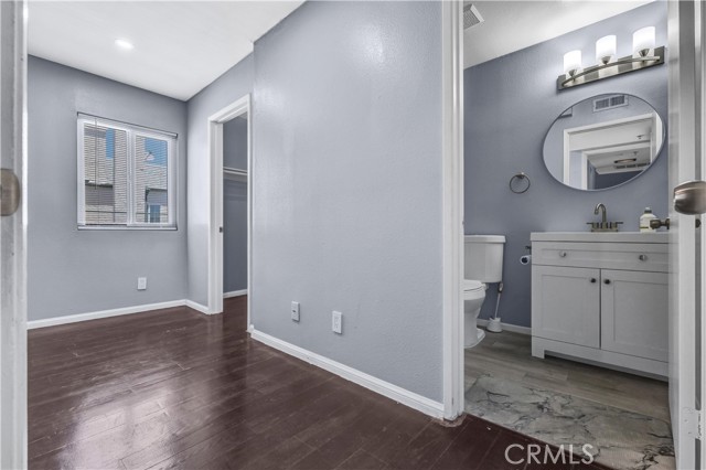 520 N Louise Street, Glendale CA: https://media.crmls.org/medias/b3544c99-eb58-42c3-b858-ea3820bf41b3.jpg