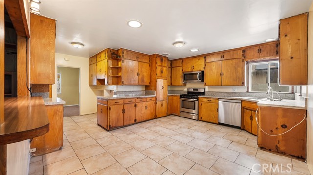 Detail Gallery Image 9 of 20 For 1220 S Eucalyptus Ave, Inglewood,  CA 90301 - 2 Beds | 2 Baths