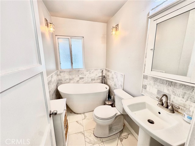 3308 Faust Avenue, Long Beach CA: https://media.crmls.org/medias/b35498f4-5cd4-459e-b71d-5b7cc7f3e5b0.jpg
