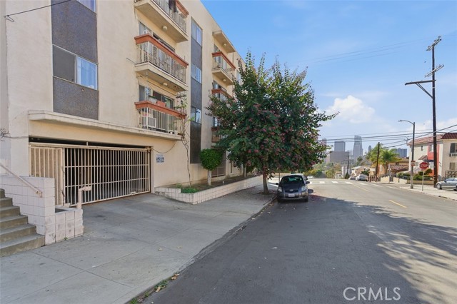 Image 8 of 26 For 939 College  