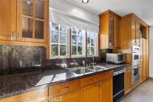 1815 Las Flores Drive, Glendale CA: https://media.crmls.org/medias/b355a509-23ed-4f61-8242-c4fab6d04141.jpg