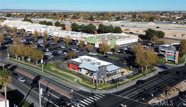 44333 Albeck, Lancaster CA: https://media.crmls.org/medias/b356448e-c2e7-401e-985f-6c0fde12bbd7.jpg