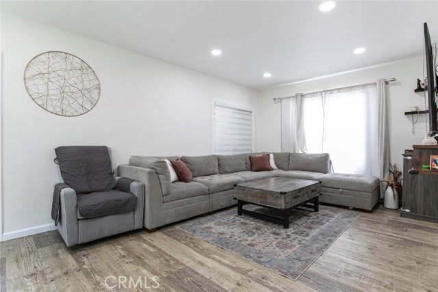 343 Concord Street, Glendale CA: https://media.crmls.org/medias/b3573e73-c120-4489-8e9c-01d7fe76ace0.jpg