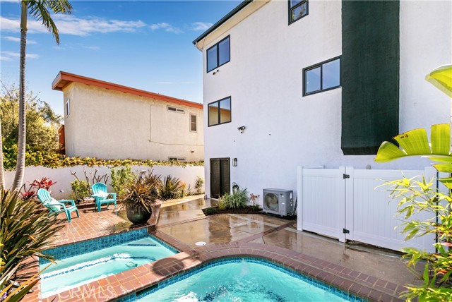 4651 Los Patos Avenue, Huntington Beach CA: https://media.crmls.org/medias/b3580de2-947e-427b-9387-91b73f3c58d6.jpg