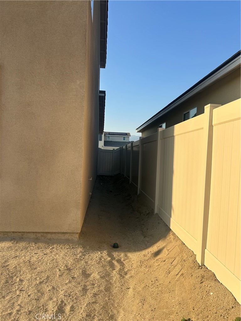 https://media.crmls.org/medias/b3588167-9f82-4241-af82-6d6e909587d3.jpg?preset=X-Large