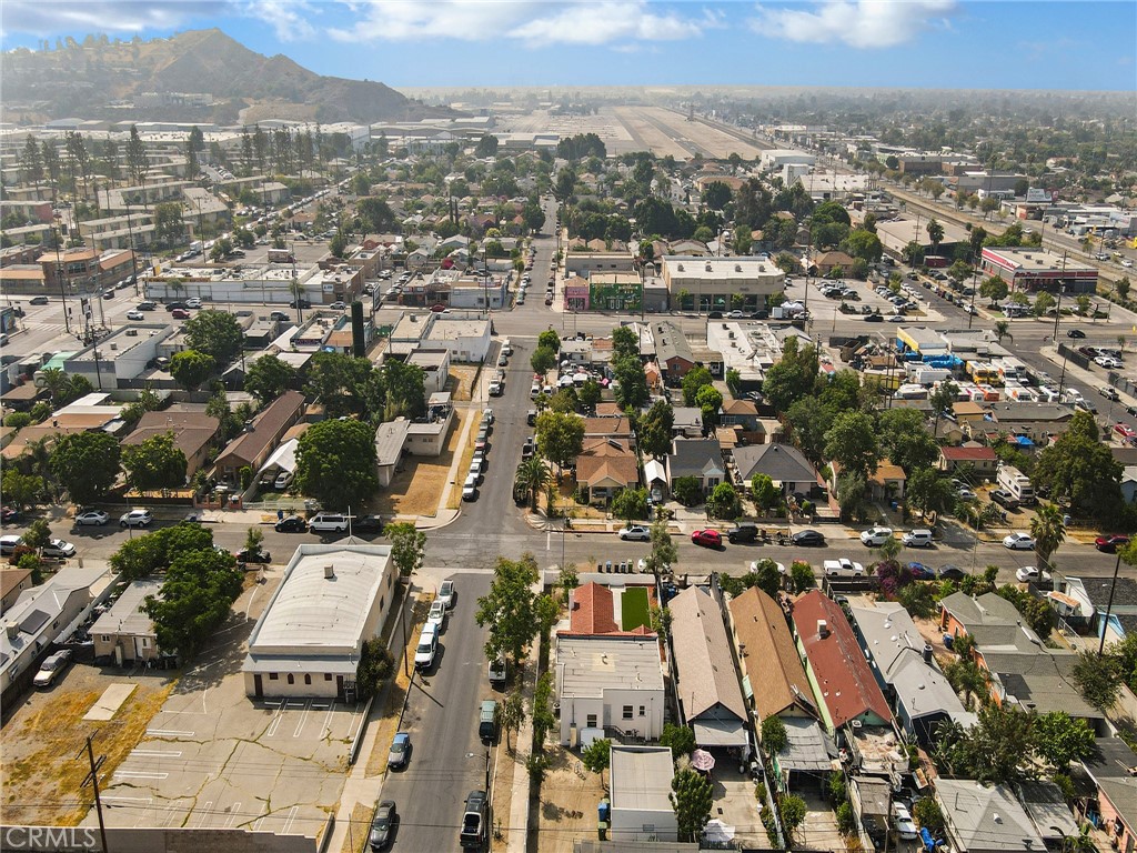 https://media.crmls.org/medias/b35a3f45-d07b-4474-96a7-549c10b65475.jpg?preset=X-Large
