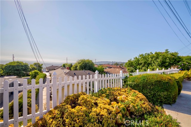 Detail Gallery Image 6 of 12 For 26642 Indian Peak Rd, Rancho Palos Verdes,  CA 90275 - 4 Beds | 2 Baths