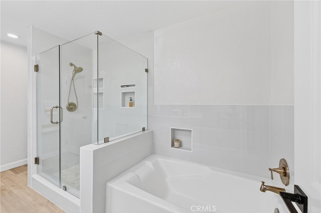 https://media.crmls.org/medias/b35c72b6-fede-442c-b552-427b676982ca.jpg?preset=X-Large
