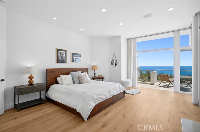 1061 Skyline Drive, Laguna Beach CA: https://media.crmls.org/medias/b35cd643-1101-4783-93aa-17fbb28a467a.jpg