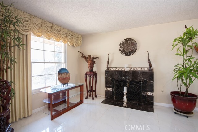 5295 Bronson Way, Riverside CA: https://media.crmls.org/medias/b35d0f52-5057-4fdc-a729-59ca28fd4aa0.jpg