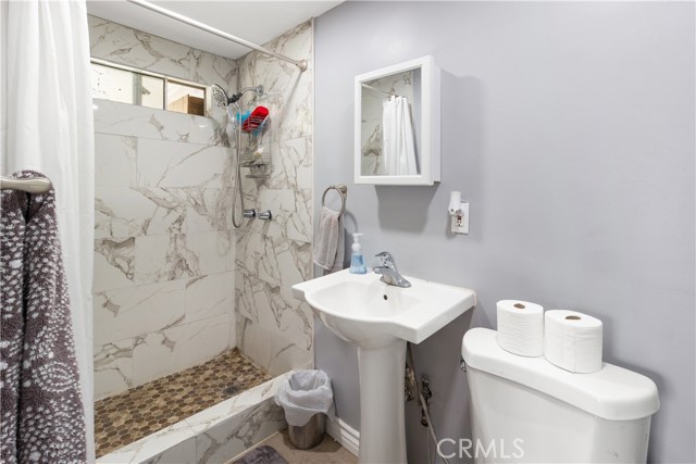Detail Gallery Image 9 of 19 For 12736 Foothill Bld, Sylmar,  CA 91342 - 3 Beds | 2 Baths
