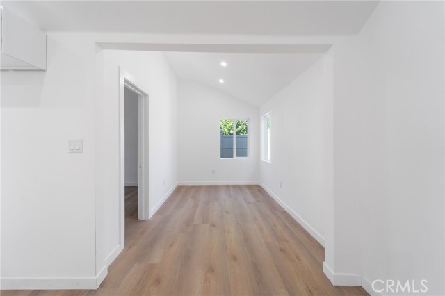 Detail Gallery Image 4 of 12 For 8510 Wilbur, Northridge,  CA 91324 - 2 Beds | 2 Baths