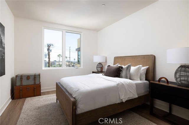 414 Main Street, Huntington Beach CA: https://media.crmls.org/medias/b35f7a28-c6d3-4d1c-9902-7a39405352f4.jpg