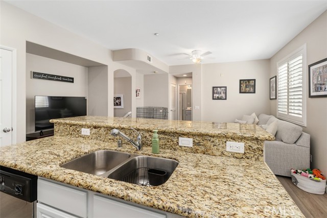 Detail Gallery Image 14 of 24 For 31207 Strawberry Tree, Temecula,  CA 92592 - 2 Beds | 2 Baths