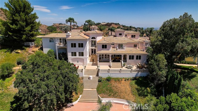 33 Sage Lane, Bell Canyon CA: https://media.crmls.org/medias/b36177ec-1c4c-44c3-87d6-390ab3de5018.jpg
