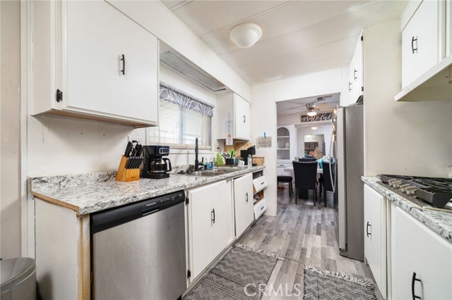 1512 E 5th Street, Ontario CA: https://media.crmls.org/medias/b361aff8-6548-4f05-8853-76babdaef007.jpg