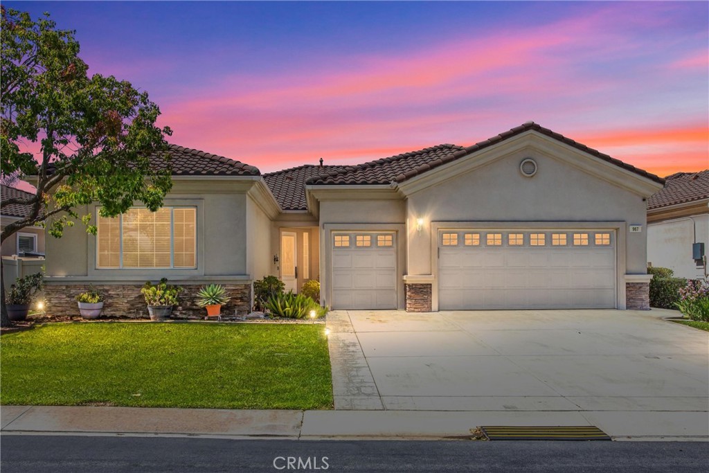 967 Hidden Oaks