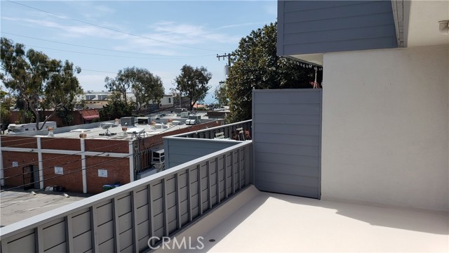 Detail Gallery Image 2 of 19 For 215 Lower Cliff Dr #D,  Laguna Beach,  CA 92651 - 1 Beds | 1 Baths