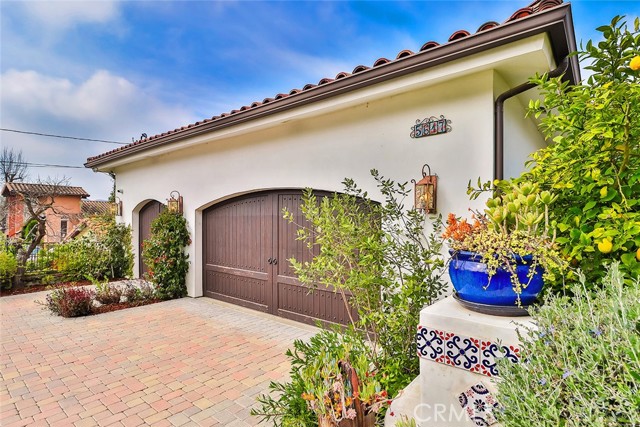 Detail Gallery Image 3 of 45 For 5617 Colodny Dr, Agoura Hills,  CA 91301 - 6 Beds | 4/1 Baths