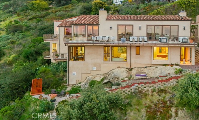 2516 Temple Hills Drive, Laguna Beach CA: https://media.crmls.org/medias/b3635639-ceef-4902-b13b-172b591a07af.jpg