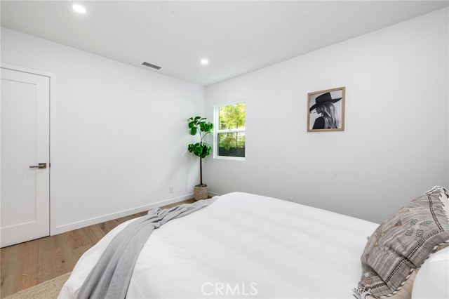 12520 Gilmore Avenue, Los Angeles CA: https://media.crmls.org/medias/b3637cdb-c6a4-4675-9995-ff57cd11389a.jpg