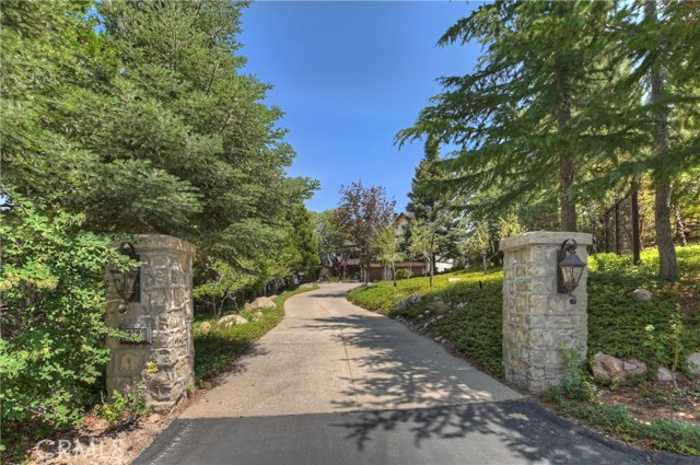 Detail Gallery Image 3 of 64 For 28324 Somerset Ln, Lake Arrowhead,  CA 92352 - 4 Beds | 4/1 Baths