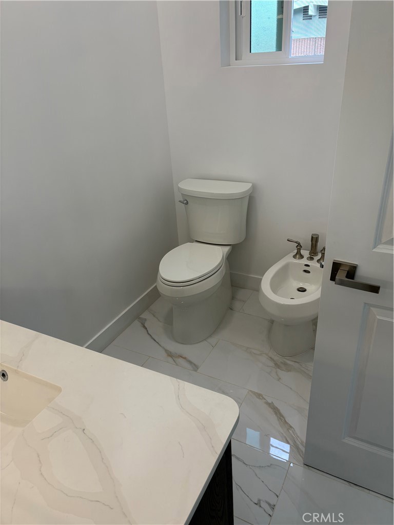 https://media.crmls.org/medias/b3652e57-232c-445f-bf32-667732819257.jpg?preset=X-Large